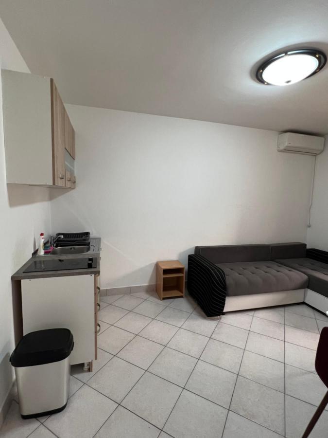 Ksenia Guesthouse Apartments And Studios 부드바 외부 사진