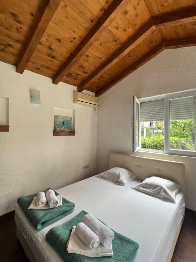 Ksenia Guesthouse Apartments And Studios 부드바 외부 사진